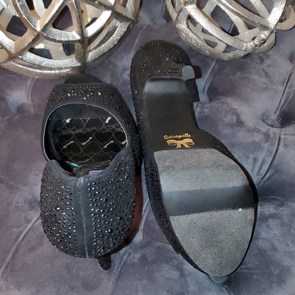 15 DLR SALE Beautiful Betseyville Heels - Picture 5 of 7